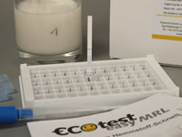 Teststreifen in das R&ouml;hrchen geben und 5-6 Minuten abwarten